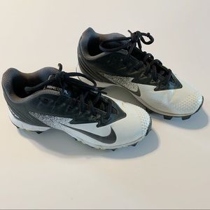 Nike Kids Baseball Cleats. Black & White. Size 3Y